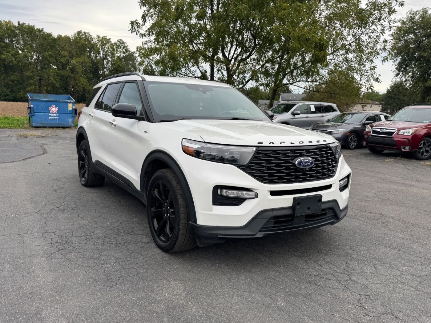 2023 Ford Explorer ST-Line photo 2 of 4