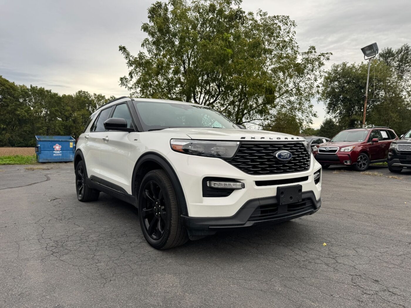 2023 Ford Explorer ST-Line photo 3 of 4